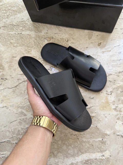 Chinelo em Couro Xavier Roma Preto
